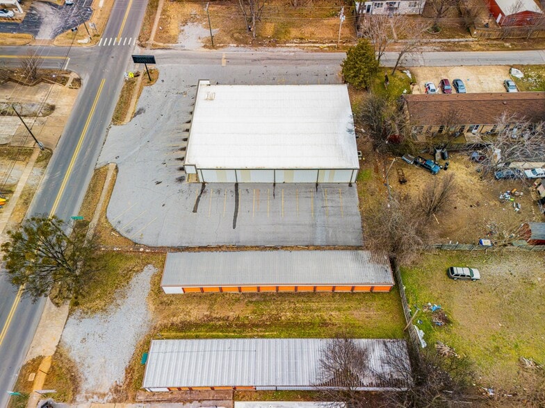 More Photos Of 858 N Central Ave, Batesville Freestanding For Lease