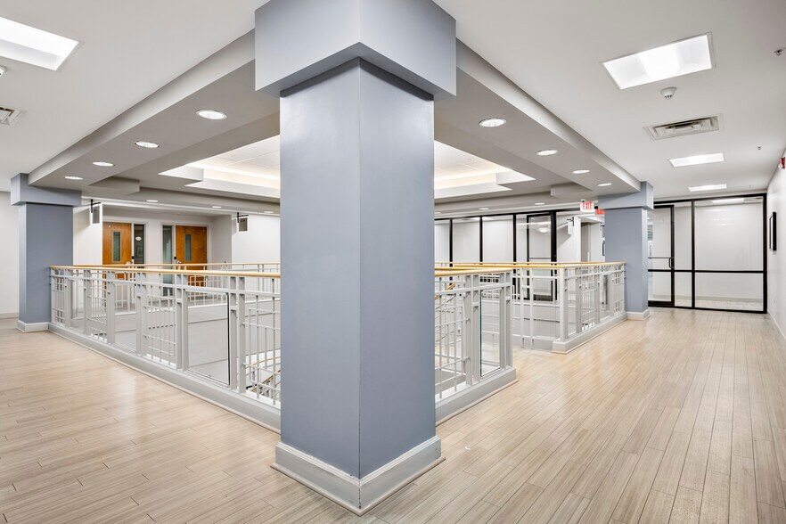 More Photos Of 711-713 Troy Schenectady Rd, Latham Medical For Lease