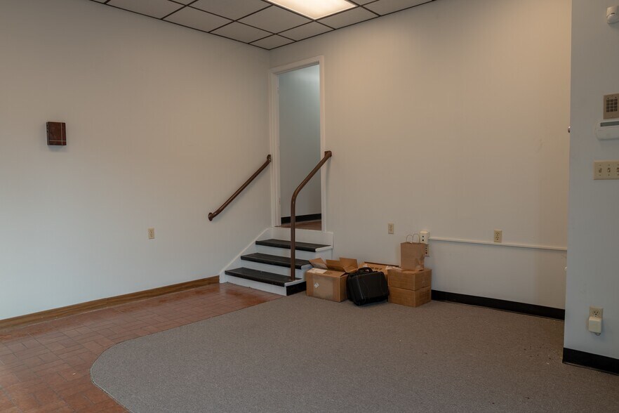 More Photos Of 385-387 Industrial Dr, Mount Juliet Warehouse For Lease