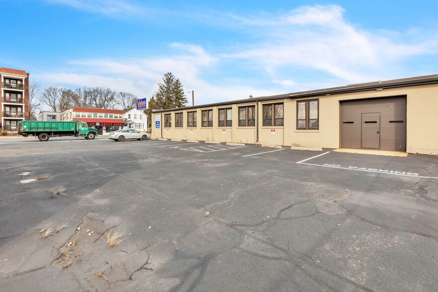More Photos Of 785 Page Blvd, Springfield Light Manufacturing For Sale