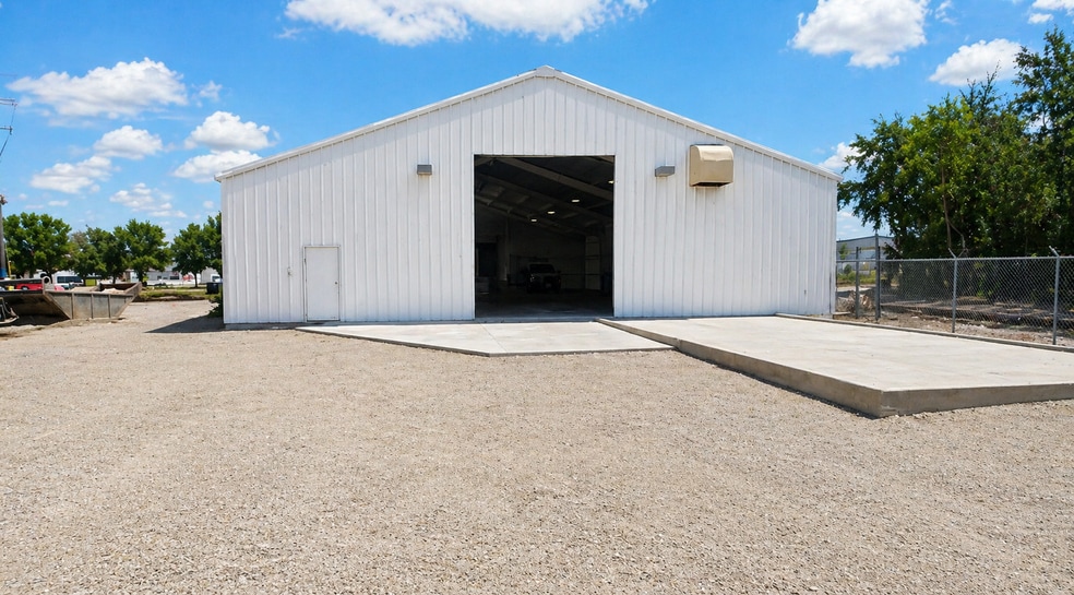 More Photos Of 2814 South St, Fort Myers Warehouse For Lease