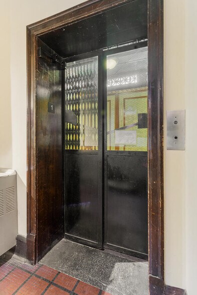 More Photos Of 112 W Hill St, Champaign Multifamily For Sale
