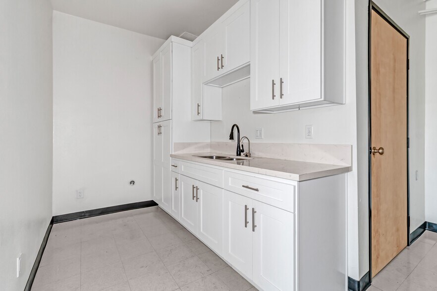 More Photos Of 11546-11552 Colima Rd, Whittier Unknown For Lease