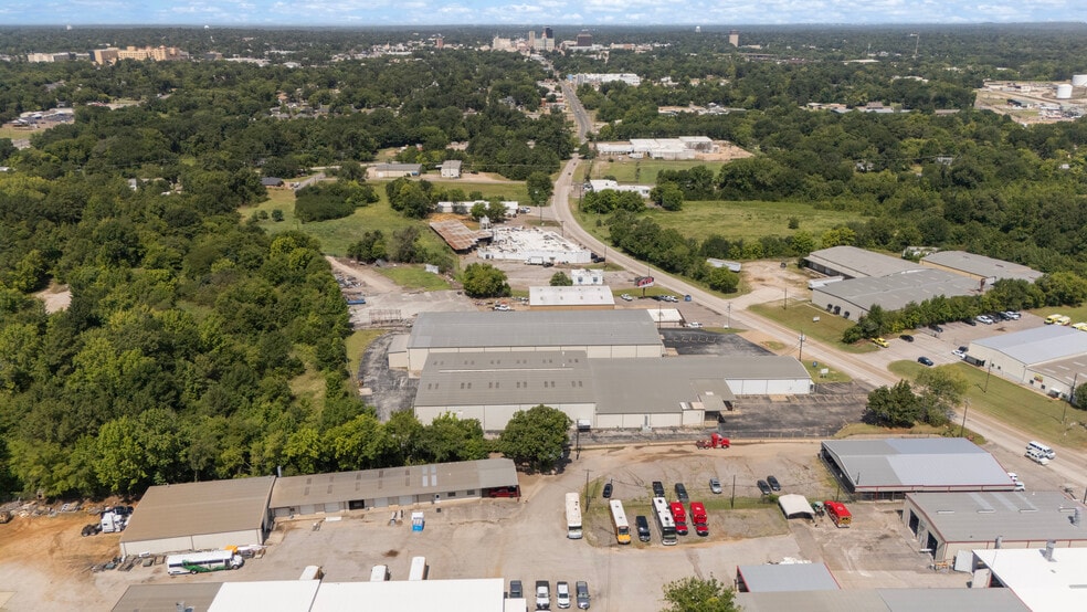 More Photos Of 2307 E Erwin St, Tyler Manufacturing For Lease