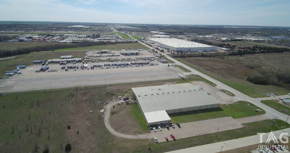 More Photos Of 1520 E Wintergreen Rd, Hutchins Distribution For Lease