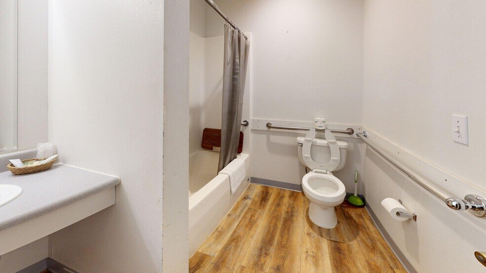 More Photos Of 414 N Park St, Chewelah Hotel For Sale