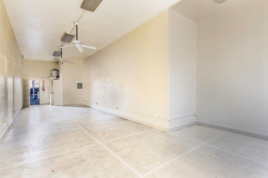 More Photos Of 2313 S Atlantic Blvd, Commerce Freestanding For Lease