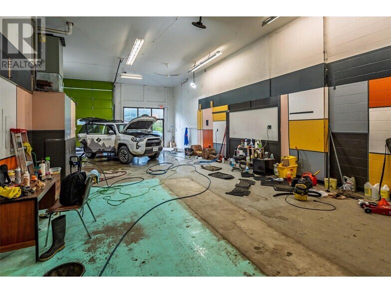 More Photos Of 920 Nelson Av, Nelson Warehouse For Sale