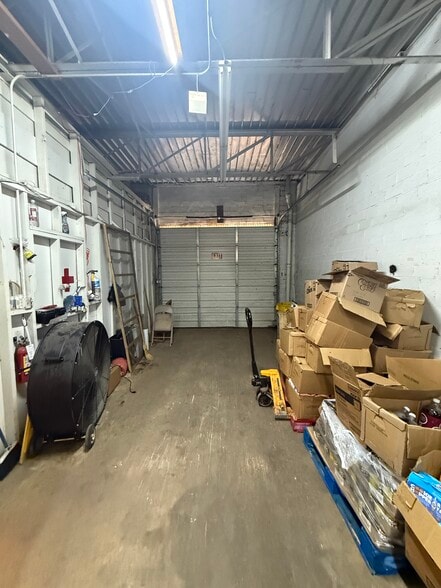 More Photos Of 503 E Oakwood St, Tyler Distribution For Sale
