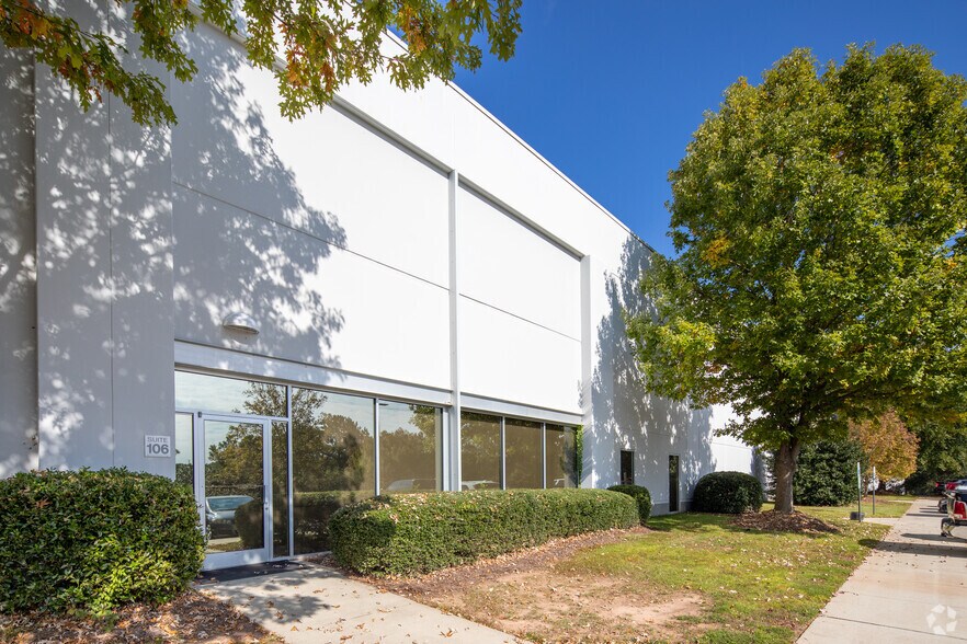 More Photos Of 9200 Globe Center Dr, Morrisville Unknown For Lease