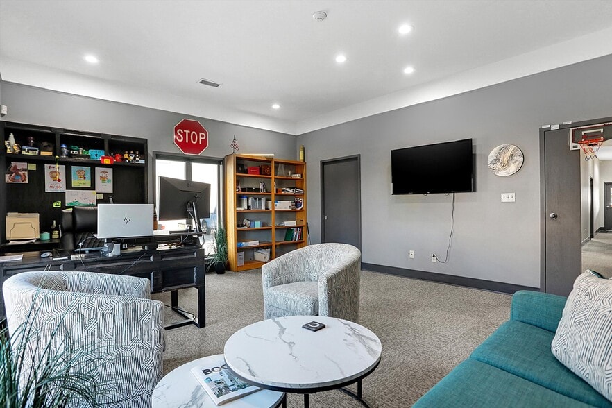 More Photos Of 615 Russell Ave, Indianapolis Medical For Sale