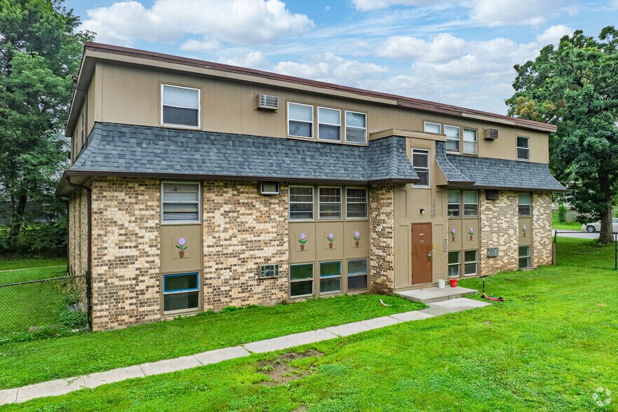 Primary Photo Of 1805 Arlington Ave, Des Moines Apartments For Sale