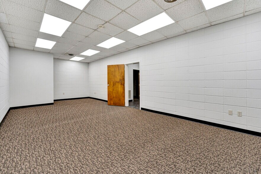 More Photos Of 221 W Laurens St, Laurens Medical For Lease