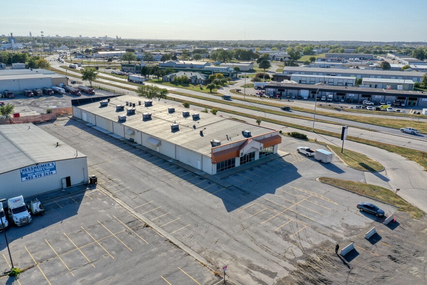More Photos Of 5945 Cornhusker Hwy, Lincoln Flex For Lease