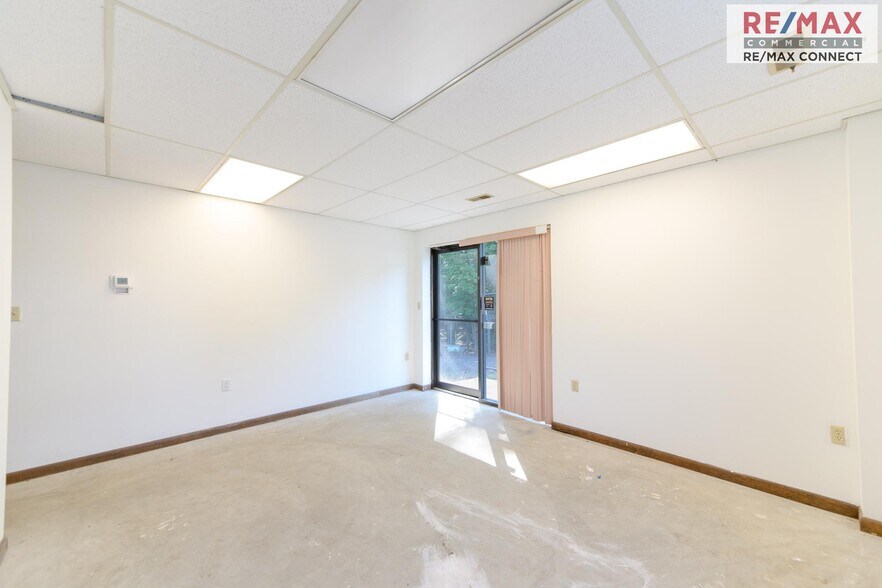 More Photos Of 9991 John Clayton Memorial Hwy, Gloucester Light Manufacturing For Sale