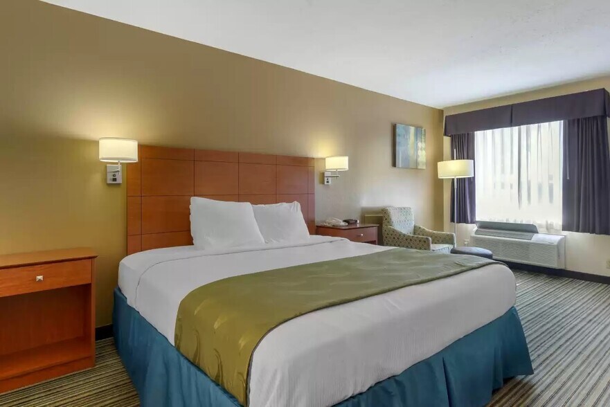 More Photos Of 820 Shoney's Dr, Ashburn Hotel For Sale