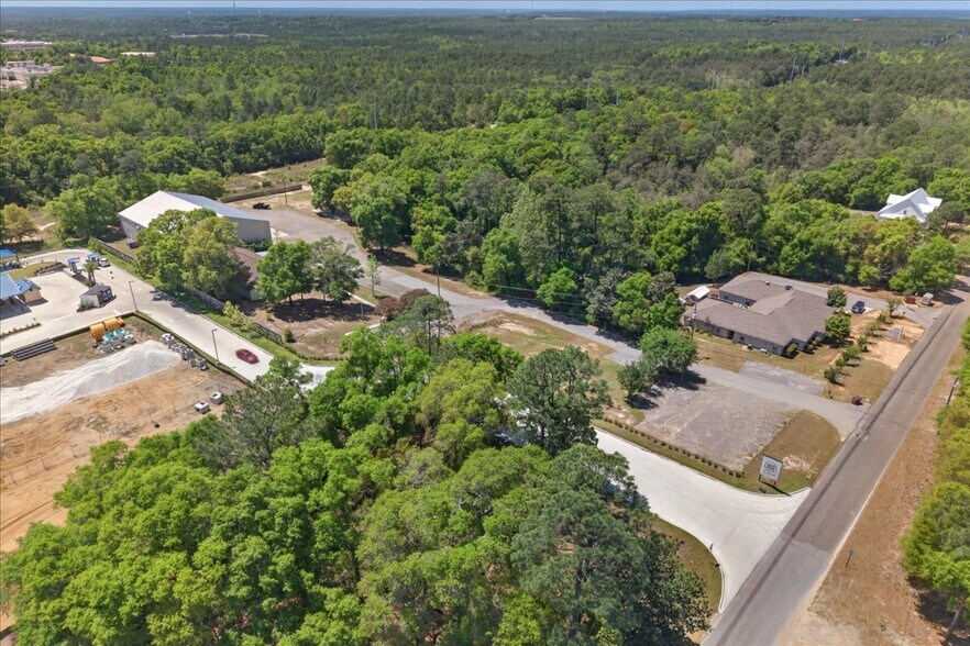 More Photos Of 100 Duggan Ave, Crestview Specialty For Sale