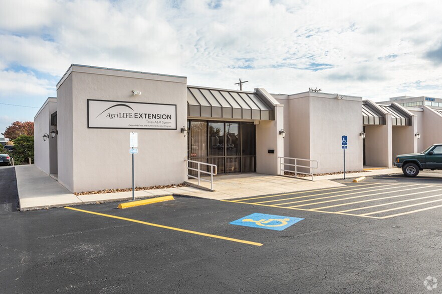 Primary Photo Of 8800-8844 Tradeway St, San Antonio Showroom For Lease