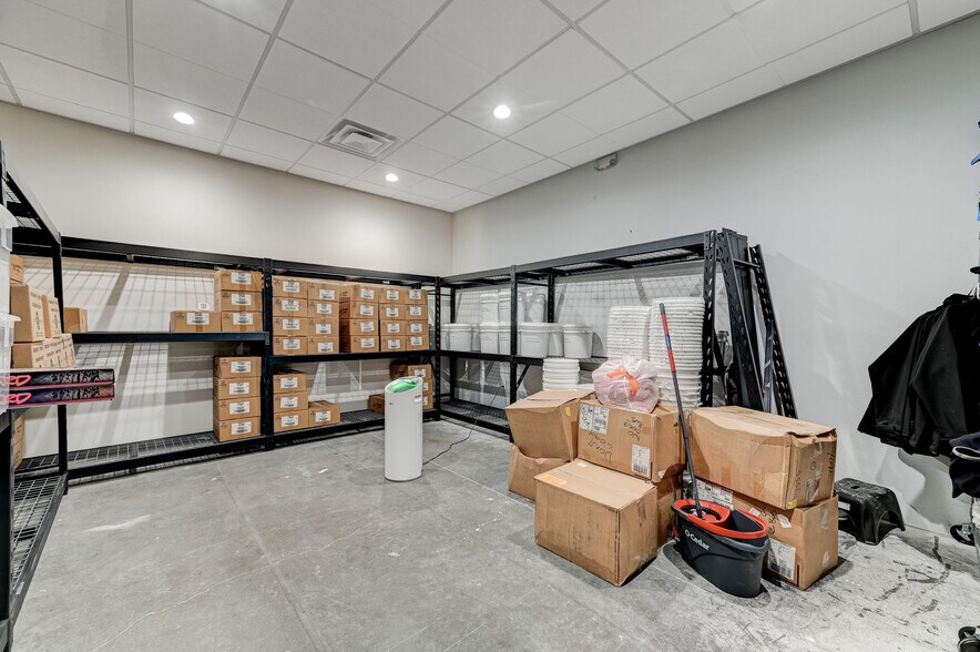 More Photos Of 545 W Sunset Rd, Henderson Flex For Sale