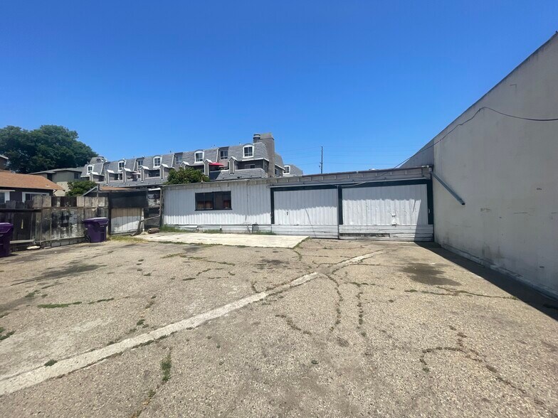 More Photos Of 1360 Newport Ave, Long Beach Warehouse For Sale