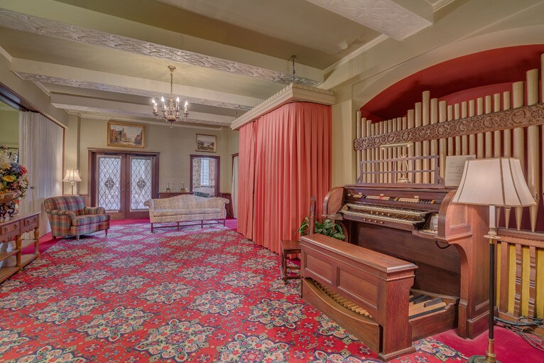 More Photos Of 3464 Central Pky, Cincinnati Funeral Home For Sale