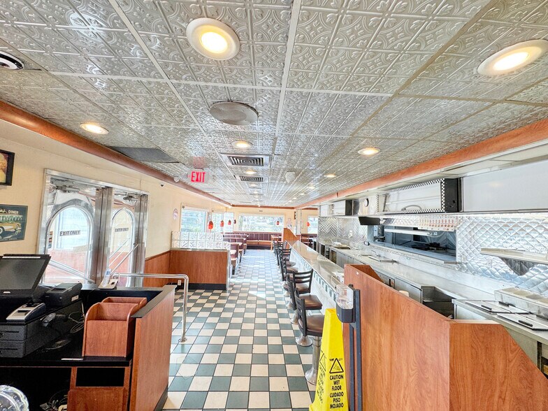 More Photos Of 8031 Summerlin Center Dr, Fort Myers Restaurant For Sale