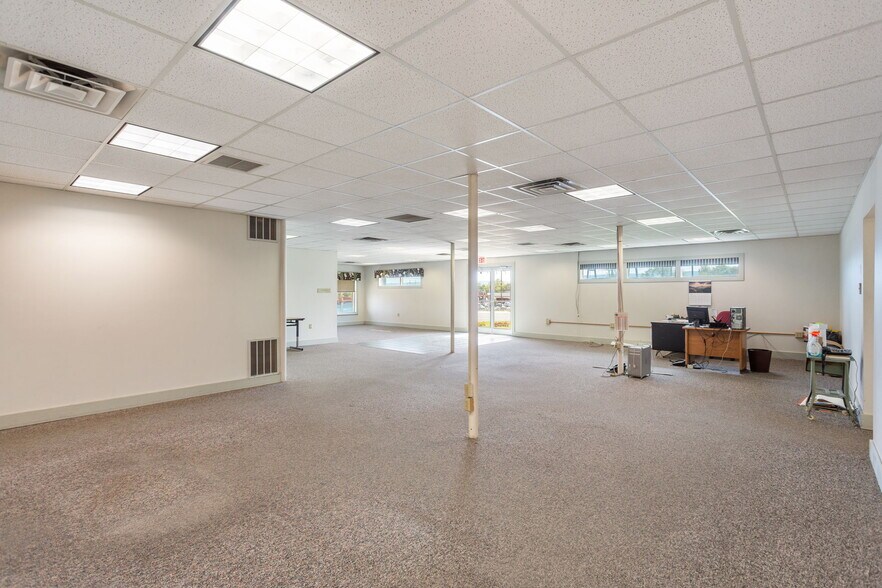 More Photos Of 13963 Timber Way, Timberville Office For Lease