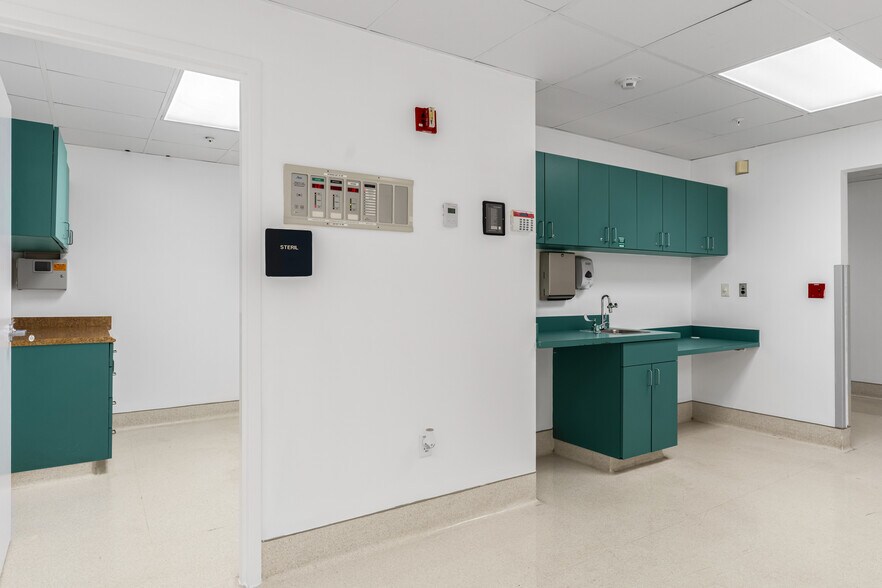 More Photos Of 845 37th Pl, Vero Beach Medical For Lease