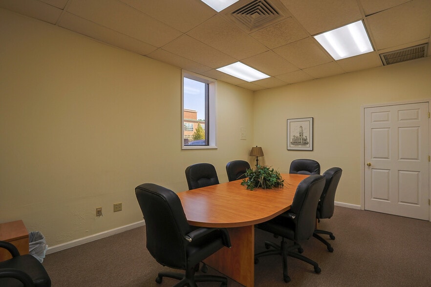 More Photos Of 331 Franklin St, Columbus Office For Lease