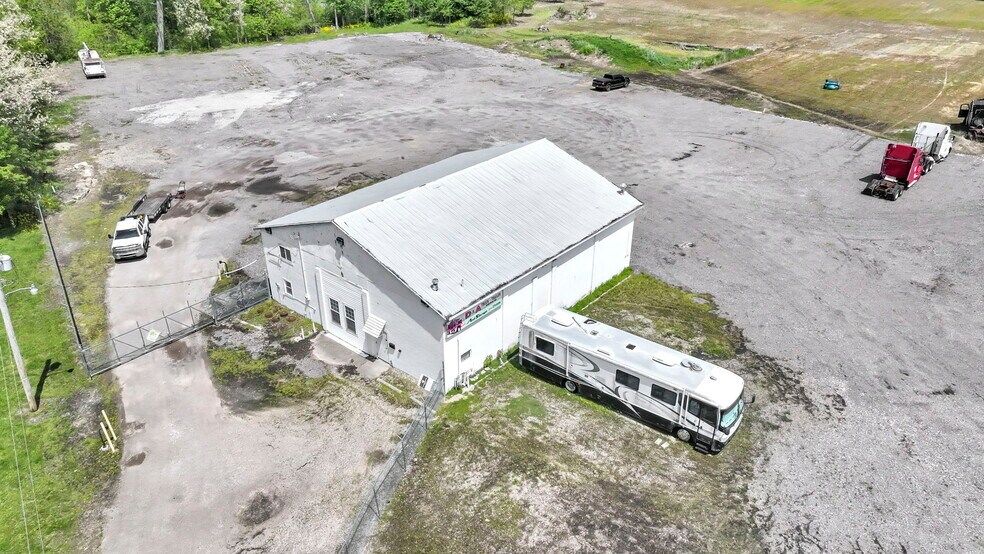 More Photos Of 127 Basin St, Hebron Warehouse For Lease