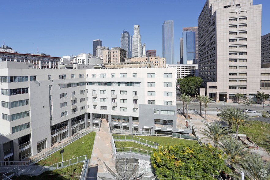 More Photos Of 334 S Main St, Los Angeles Apartments For Lease