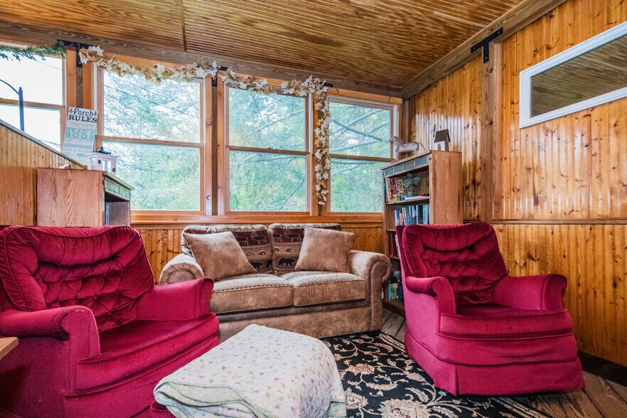 More Photos Of 78 Cream Hill Rd, Mendon Hospitality For Sale