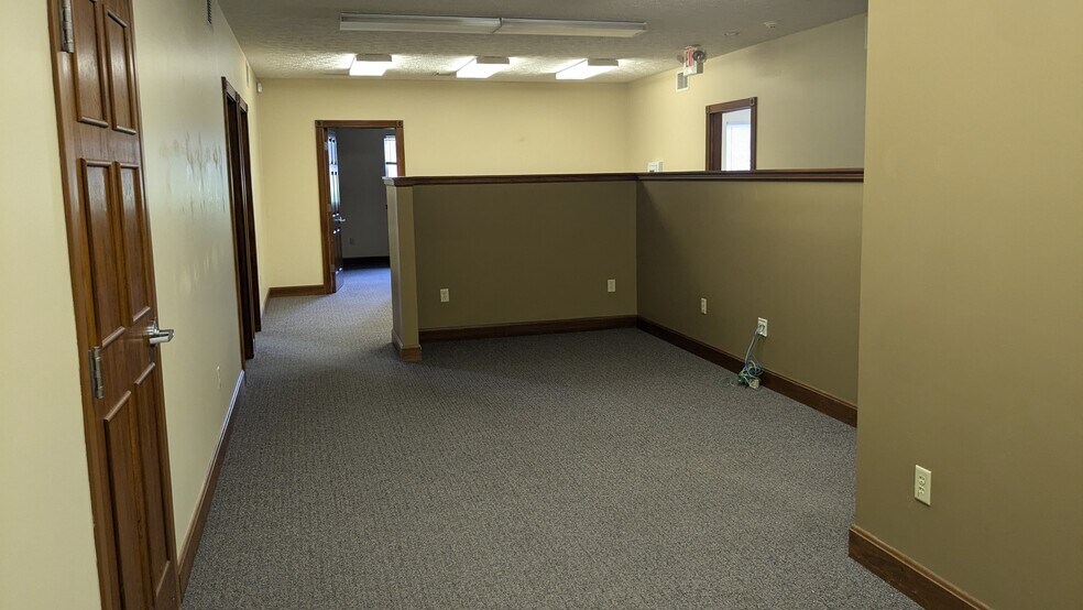More Photos Of 640 E Dayton Yellow Springs Rd, Fairborn Office For Lease