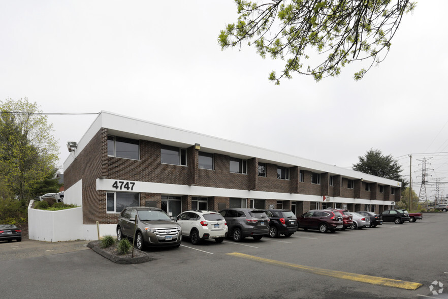 More Photos Of 4747-4749 Main St, Bridgeport Office For Lease