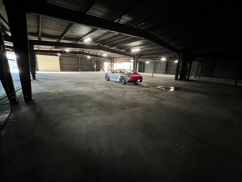 More Photos Of 301 Adams St, Houston Light Manufacturing For Sale
