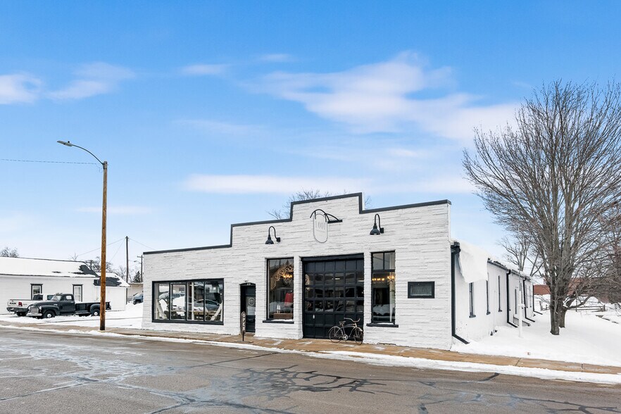 More Photos Of 219 Jefferson St, Waupaca Storefront Retail Office For Sale