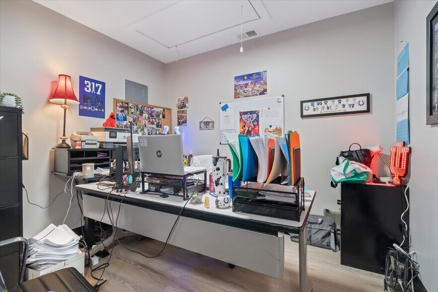 More Photos Of 1415 Shelby St, Indianapolis Office For Sale