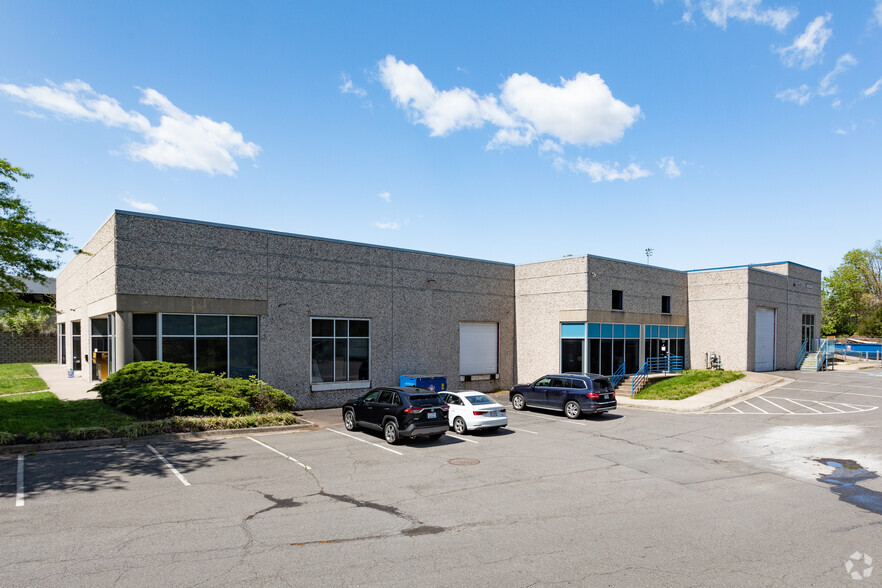 Primary Photo Of 2770-2782 Towerview Rd, Herndon Warehouse For Lease