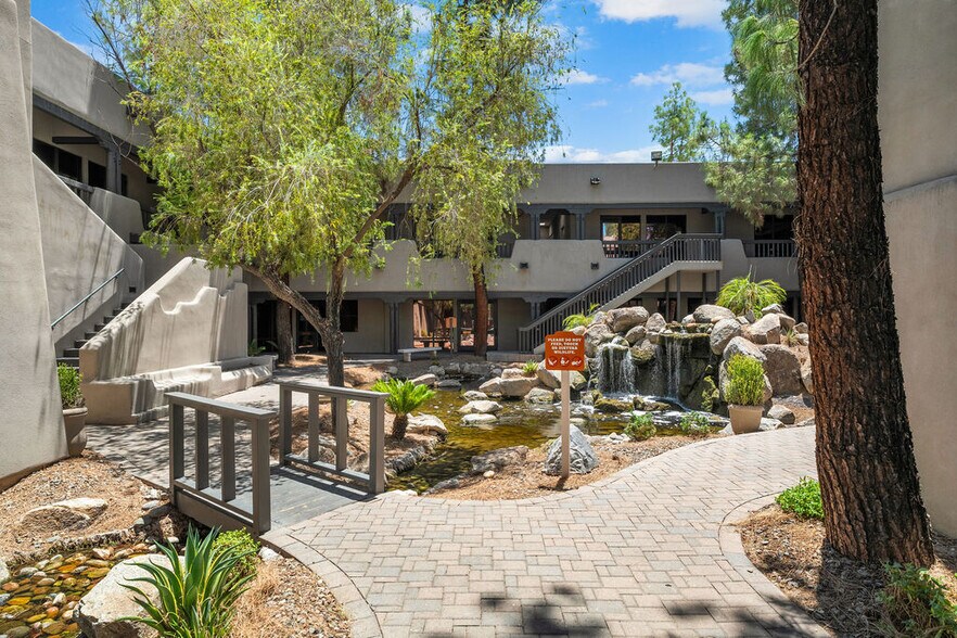 More Photos Of 301 E Bethany Home Rd, Phoenix Office For Lease