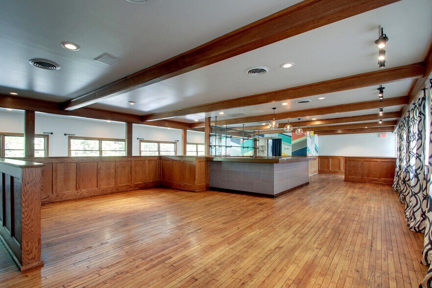 More Photos Of 4403 Broadway St, Quincy Office For Lease