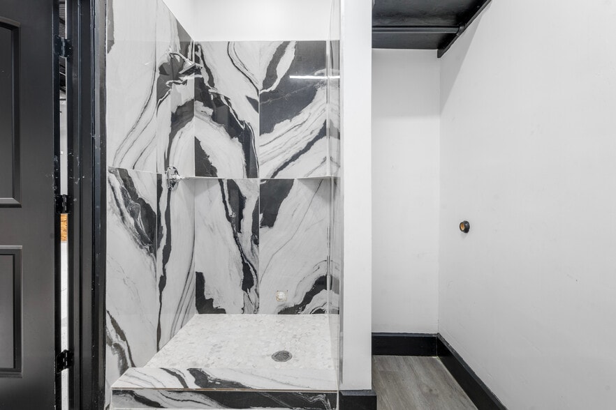 More Photos Of 1520 College Ave, South Houston Storefront For Lease