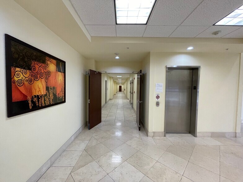 More Photos Of 1073 Willa Springs Dr, Winter Springs Office For Sale