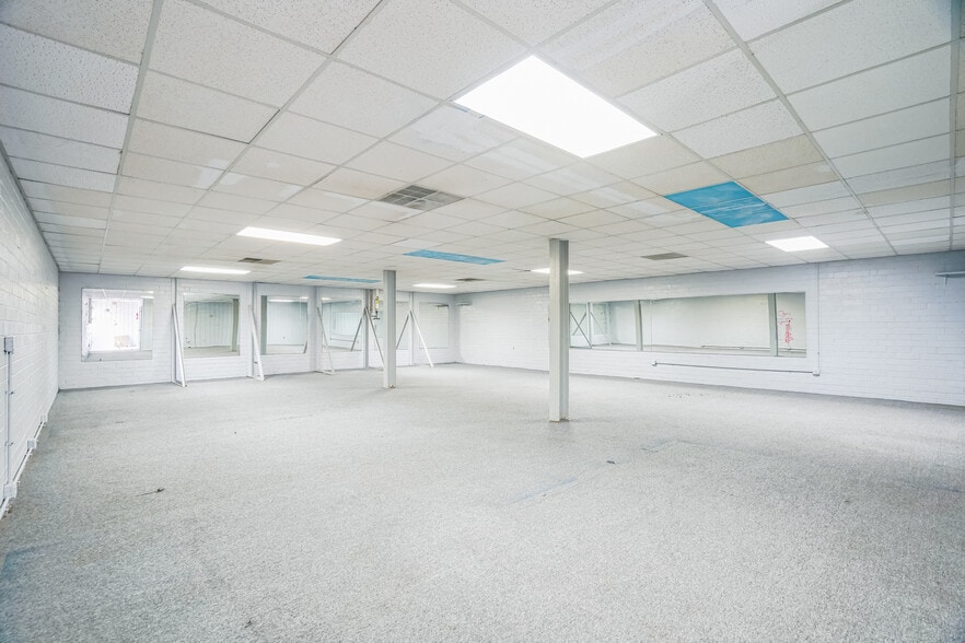 More Photos Of 225 S Madison Blvd, Roxboro Storefront Retail Office For Sale