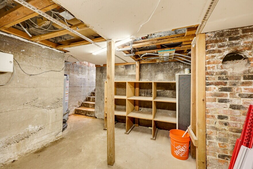 More Photos Of 120 E Main St, Ashland Freestanding For Sale