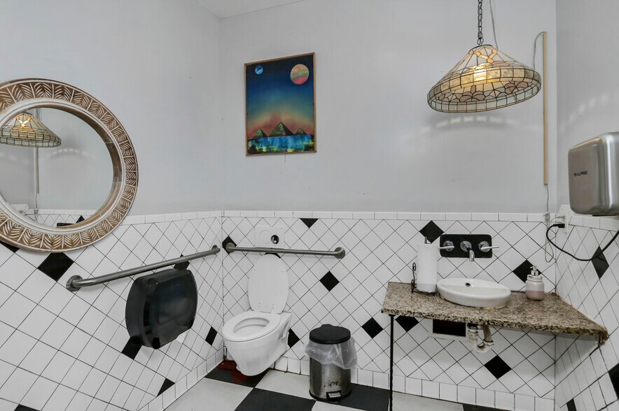 More Photos Of 300 State St, West Columbia Restaurant For Sale