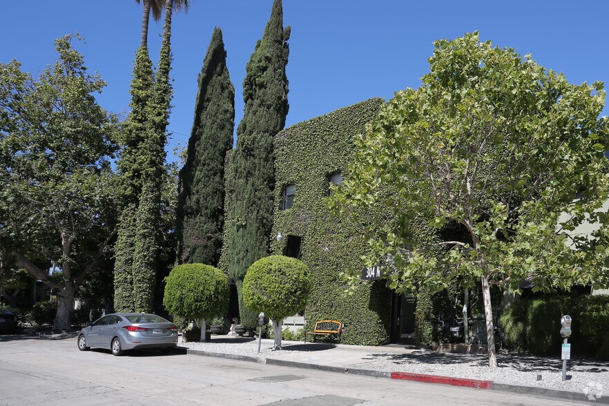 More Photos Of 304-314 N Harper Ave, Los Angeles Storefront Retail Office For Lease