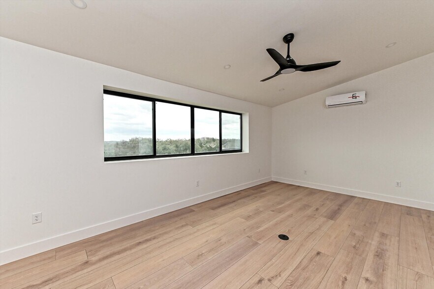 More Photos Of 451 Farrell Rd, Dripping Springs Light Distribution For Sale