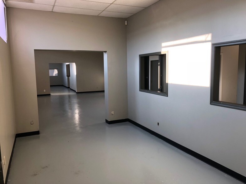 More Photos Of 1783 Mattawa Ave, Mississauga Warehouse For Lease