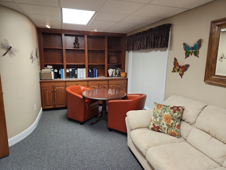 More Photos Of 3121 E Boundary Ct, Midlothian Office For Sale