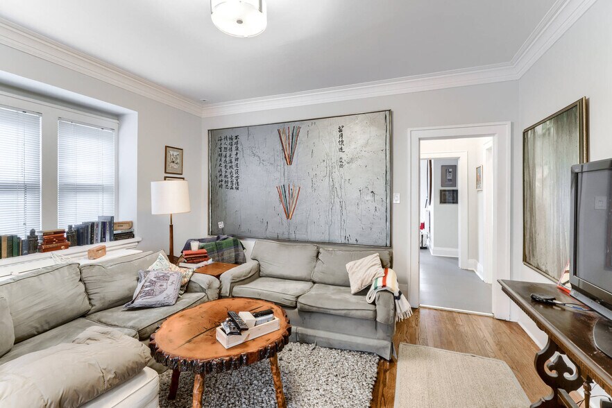 More Photos Of 4 Oriole Gdns, Toronto Apartments For Sale